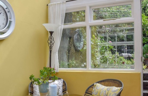 Warwick Cottage | 1 bedroom accommodation in Warwick