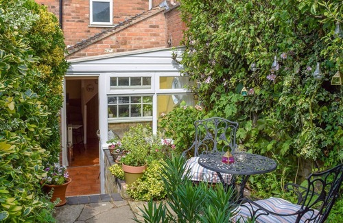 Warwick Cottage | 1 bedroom accommodation in Warwick