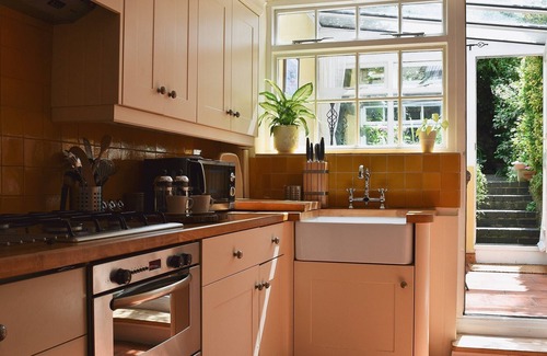 Warwick Cottage | 1 bedroom accommodation in Warwick