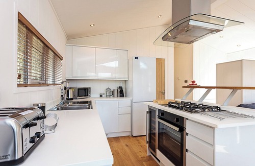 Ryde Ski Chalet | 1 bedroom accommodation in Wootton Bridge, Nr Cowes