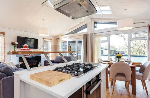 Ryde Ski Chalet | 1 bedroom accommodation in Wootton Bridge, Nr Cowes