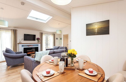 Ryde Ski Chalet | 1 bedroom accommodation in Wootton Bridge, Nr Cowes