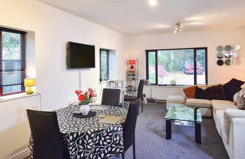 Standish Cottage | 1 bedroom accommodation in Worthington, near Standish