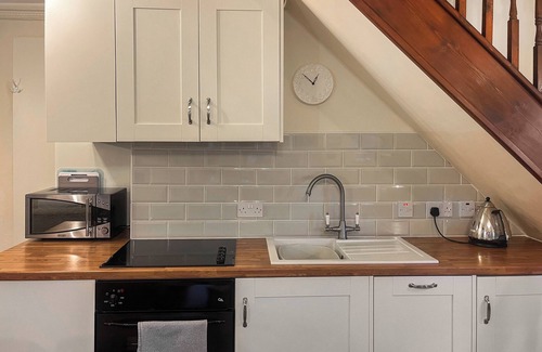 New Forest District Cottage | 1 bedroom accommodation in Bransgore, near Christchurch