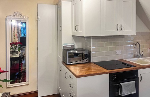 New Forest District Cottage | 1 bedroom accommodation in Bransgore, near Christchurch