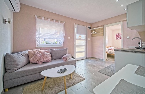 Licko Lesce House | 1 bedroom amazing home in Licko Lesce