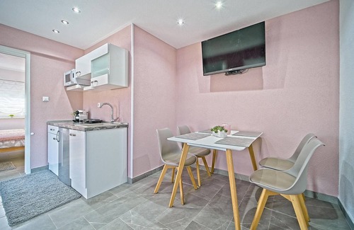 Licko Lesce House | 1 bedroom amazing home in Licko Lesce