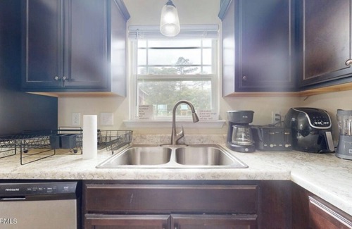 Richlands House | 1 bedroom and 1 full bath available in a large 3 bedroom, 2 bathroom house