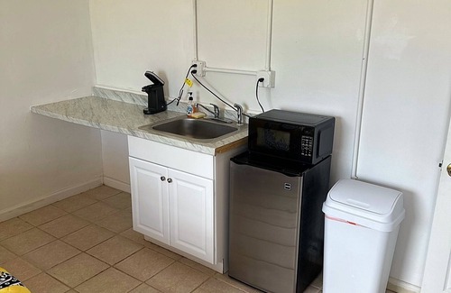 Grant-Valkaria Cabin | 1 bedroom and Wi-Fi, AC in peaceful Grant-Valkaria room #4