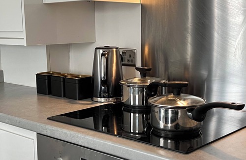 Aylesbury Apartment | 1-Bedroom Apartment – Business & Leisure | Sleeps 4 | Free Parking & Netflix