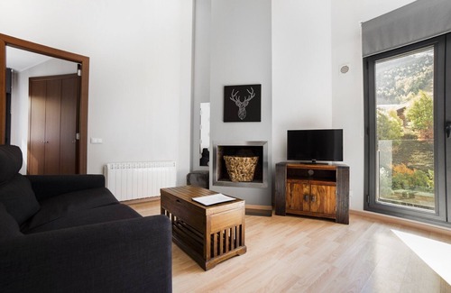 El Tarter Apartment | 1 Bedroom Apar. views. next to ski slopes. El Tarter.FLOC 23