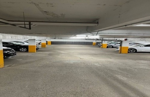 Cote-Saint-Luc Apartment | 1 Bedroom apartment in residential area in Montreal. 5min walk to shopping mall.