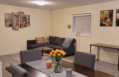 Grand Boulevard Apartment | 1-bedroom Apartment in Central North Vancouver