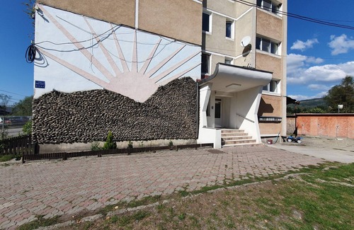 Viseu de Sus Apartment | 1 bedroom apartment perfect for guests with a modern and elegant design.