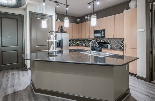 The Woodlands Apartment | 1 Bedroom apartment on Woodland Waterway