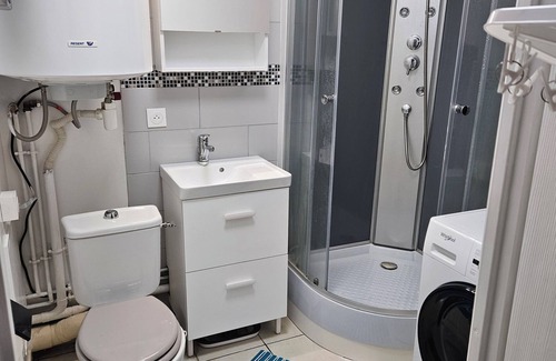 Emerainville Apartment | 1 Bedroom Apartment in Ã‰merainville