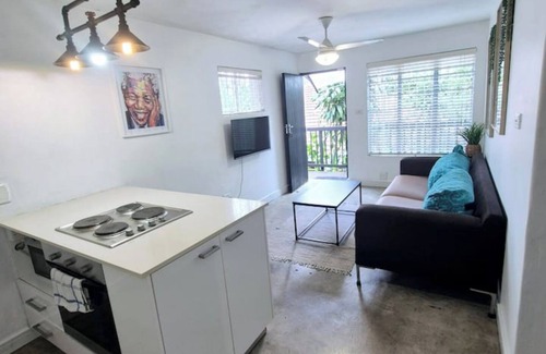 Durban North House | 1-bedroom apartment/loadshedding free