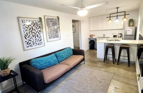 Durban North House | 1-bedroom apartment/loadshedding free