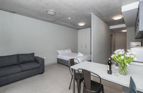 Rosebank Apartment | 1 Bedroom Apartment at Metropole Rosebank