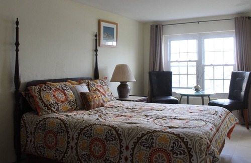Southampton Apartment | 1 Bedroom Apartment W/ Incredible Views