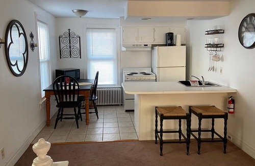 Red Bank House | 1 bedroom apartment-Close to train-easy commute to NYC 2nd floor