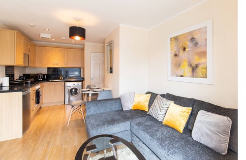 Hoddesdon Apartment | 1-bedroom apartment with Balcony, Hoddesdon
