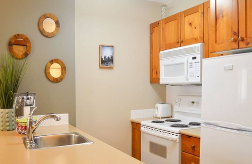 Sun Peaks Cabin | 1 bedroom apartment in village centre, ski in/out