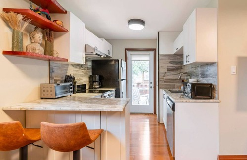 Waterloo Apartment | 1 Bedroom Apartment in North Waterloo w Private Patio - Close to UW, Tech Park
