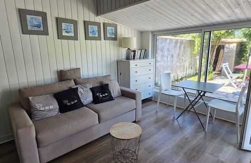 Ars-en-Re Apartment | 1 bedroom apartment in ars en rã©