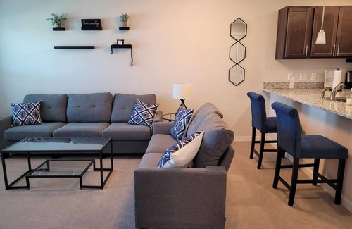 Fenton Apartment | 1-Bedroom apartment in Fenton, MI with Wi-Fi, Fitness Center, & in-unit Laundry!