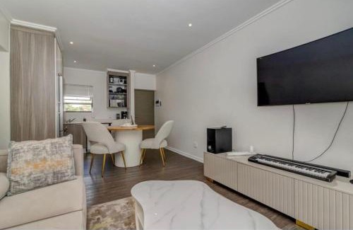 Lone Hill Apartment | 1 bedroom apartment in lonehill