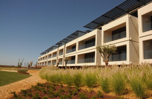 Fuseta Apartment | 1 bedroom apartment in the Algarve overlooking the ria and the sea with garden and pool