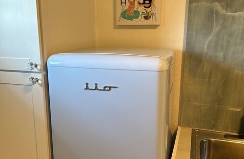 Nob Hill Apartment | 1 Bedroom apartment w/Balcony