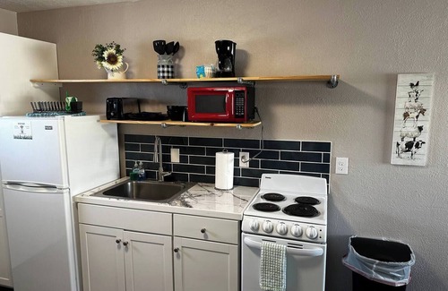 University Heights Apartment | 1 Bedroom apartment w/balcony near UNM, Nob Hill and downtown.