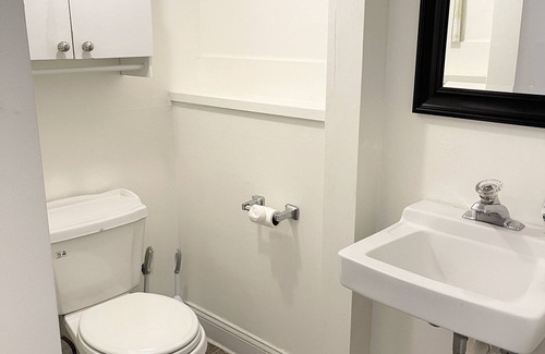 Harleston Village Apartment | 1 Bedroom Apartment - Walk to King street - Free Parking