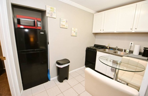 South Bend Apartment | 1 bedroom apartment close to Notre Dame (1309.6)
