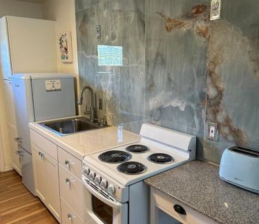 University Heights Apartment | 1 Bedroom Apartment Wbalcony