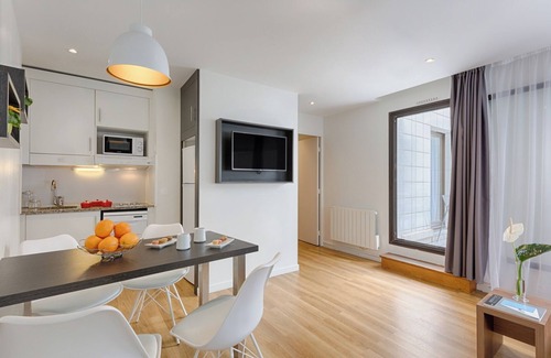 Quartier de la Salpetriere Apartment | 1 Bedroom Apartment With Balcony In Austerlitz