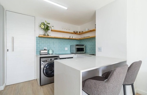 Schotsche Kloof Apartment | 1 Bedroom Apartment, The Centurion, Seapoint, Cape Town, South Africa