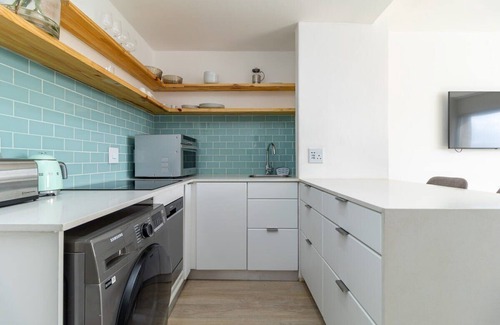 Schotsche Kloof Apartment | 1 Bedroom Apartment, The Centurion, Seapoint, Cape Town, South Africa