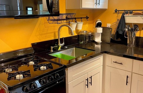 Bay Ho Apartment | 1-bedroom apartmt with full kitchen, bath, private entrance, fenced-in backyard.