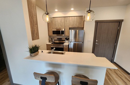 South Hill Apartment | 1-bedroom Apt. 305 w/free parking - New Building