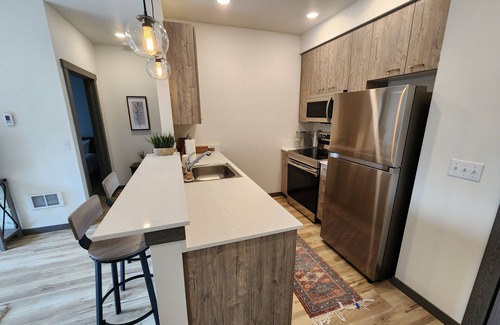 South Hill Apartment | 1-bedroom Apt. 305 w/free parking - New Building