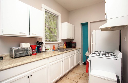 Evergreen Apartment | 1 Bedroom Apt in Lively Midtown - 10 mins from Beale St. and the Riverfront!