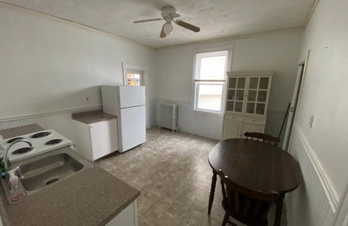 Revere Apartment | 1-bedroom apt. in Revere with WiFi and AC. 10 min walk to beach and T-stop.