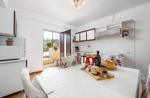 Makovci Apartment | 1 bedroom awesome apartment in Groznjan