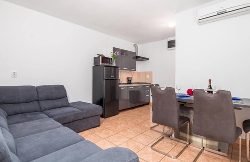 Vrh Apartment | 1 bedroom awesome apartment in Vrh