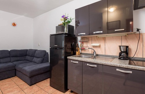Vrh Apartment | 1 bedroom awesome apartment in Vrh