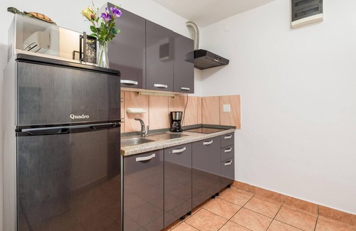 Vrh Apartment | 1 bedroom awesome apartment in Vrh