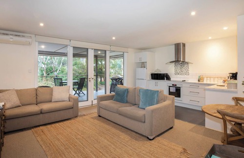 Stirling Bed & Breakfast | 1 Bedroom Balcony Apartment